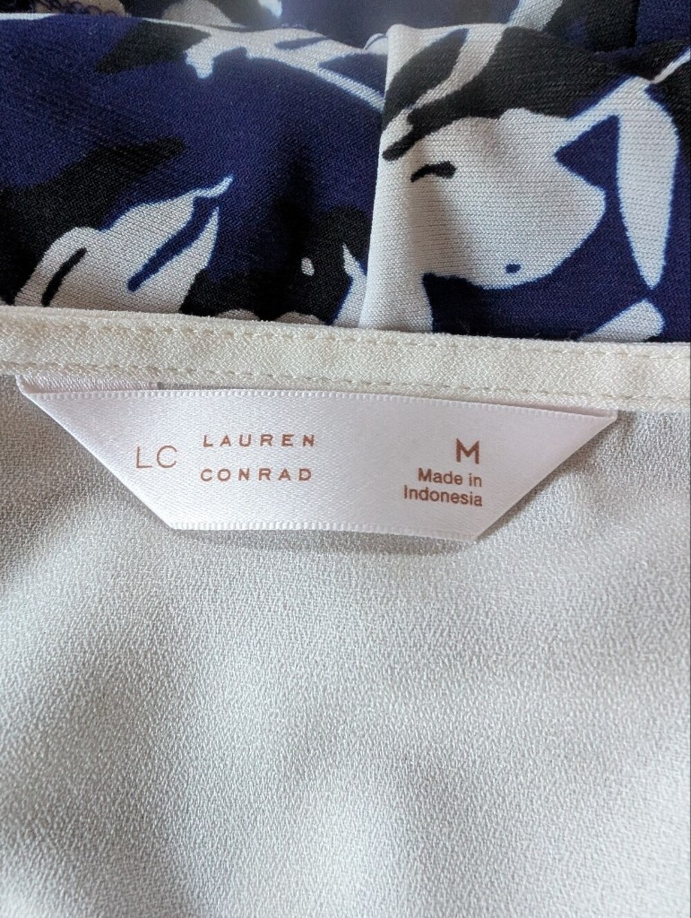 Lauren Conrad Flutter Sleeve Cream Tie-Neck Blouse - Picture 11 of 12